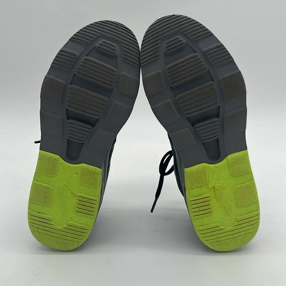 Nike Air Max Motion 2 GS Sneakers Youth Size 7 Black Volt Gray AQ2741–011